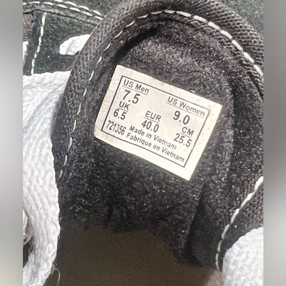 Vans Old Skool size 9 women’s black - Picture 3 of 5